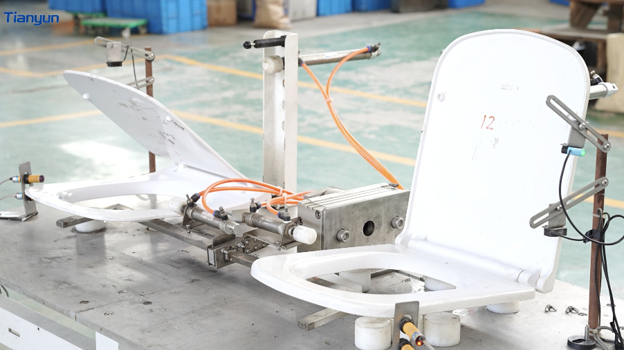 Quick Release & Soft Close: The Smart Toilet Seat Features That Transform Your Bathroom